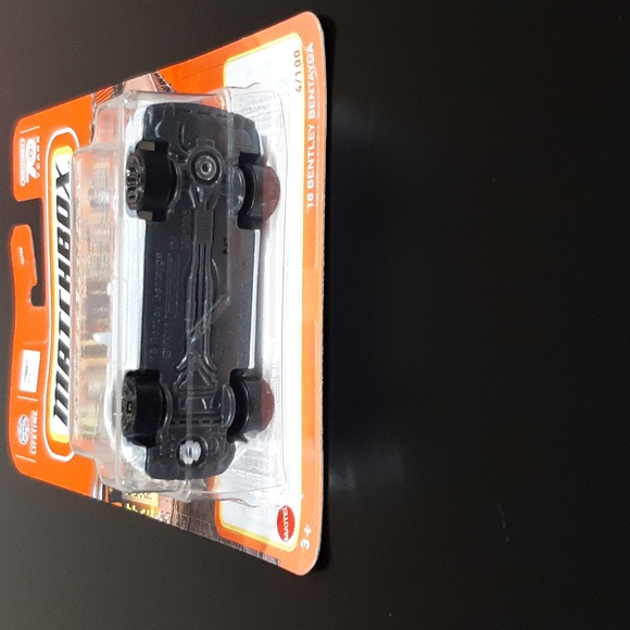 '18 Bentley Bentayga White Matchbox 2023 MBX Metro Collection Diecast Car - Picture 8 of 11
